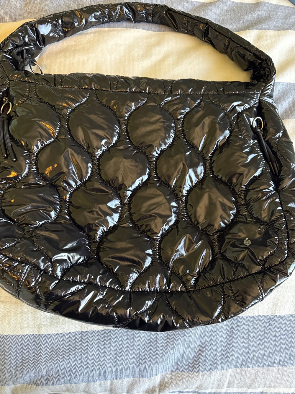 FP Movement by Free People Glossy Quilted Black Patent Shoulder/Gym Bag! - Picture 4 of 9
